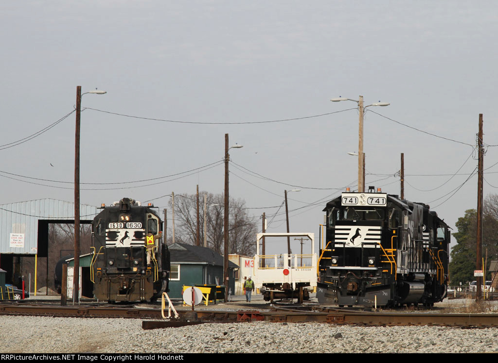 NS 1630 & NS 741 sit in Pomona yard